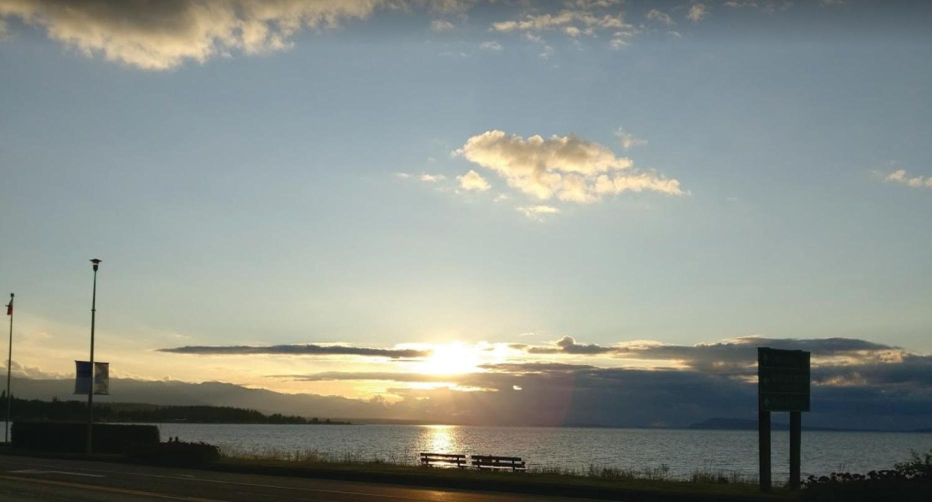 Qualicum Beach Inn Buitenkant foto